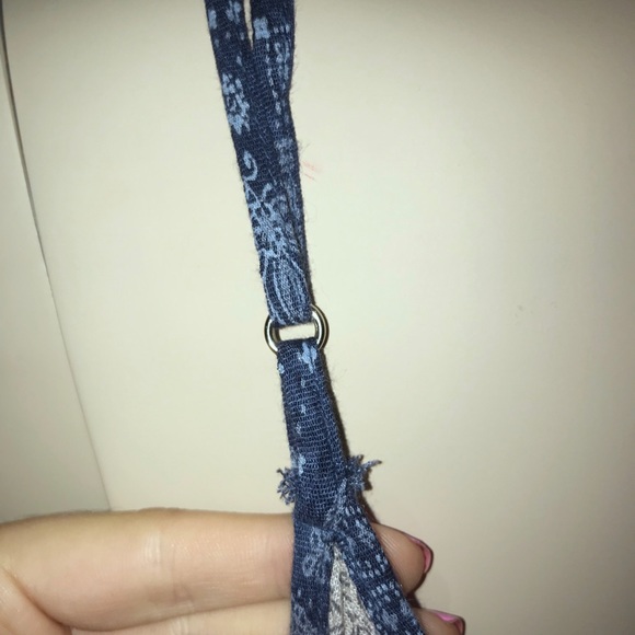 Adorable En Créme Blouse with Adjustable Straps - Picture 3 of 4